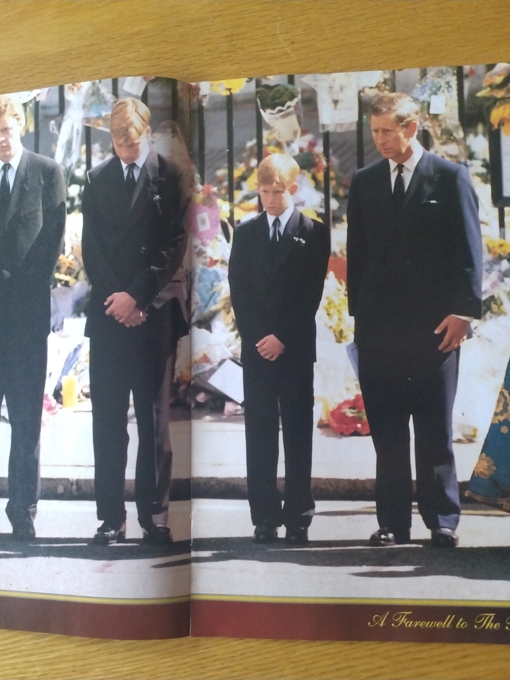 Diana: A Final Farewell - Commemorative Magazine (White, Yellow, Red) - Picture 10 of 15